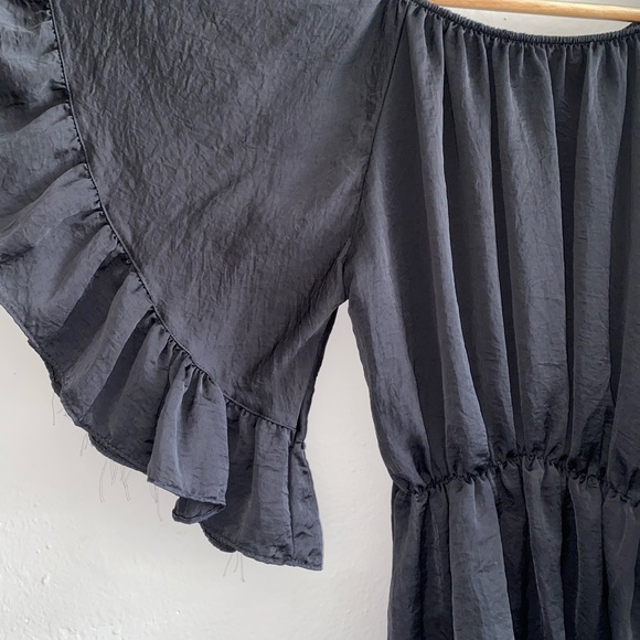 Dramatic Peplum Blouse - Picture 2 of 4